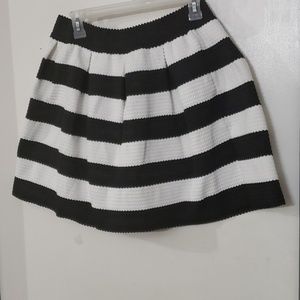 High waisted pleated skirt